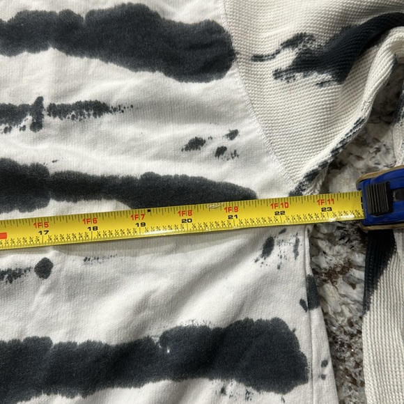 BOGO🥳T Party sweatshirt - Picture 5 of 6